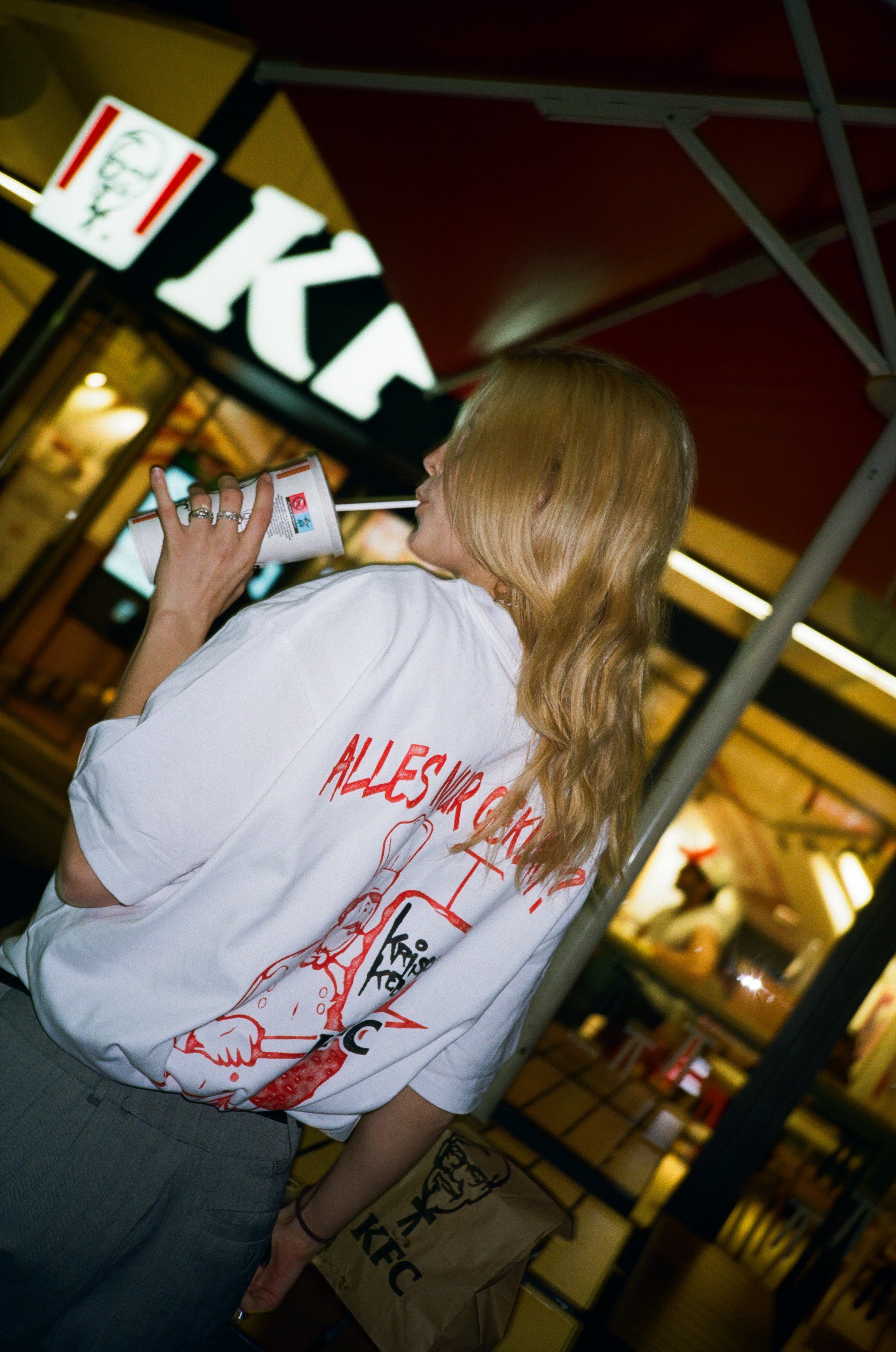 "KRISPY KEBAB X KFC" Oversized Shirt – White