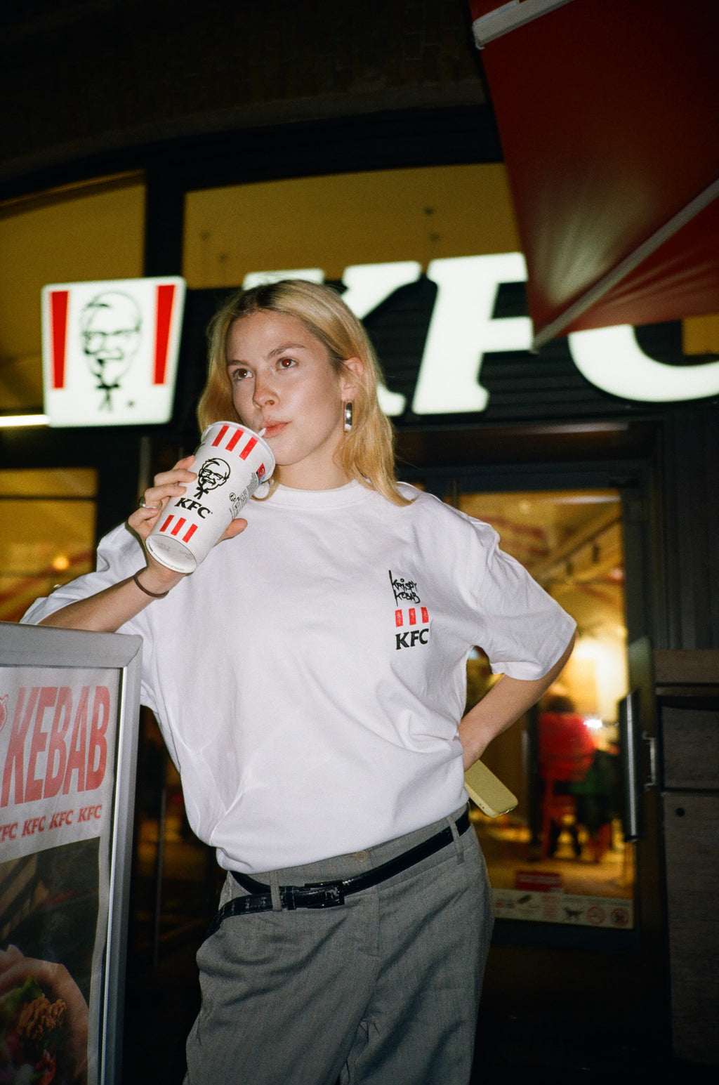 "KRISPY KEBAB X KFC" Oversized Shirt – White