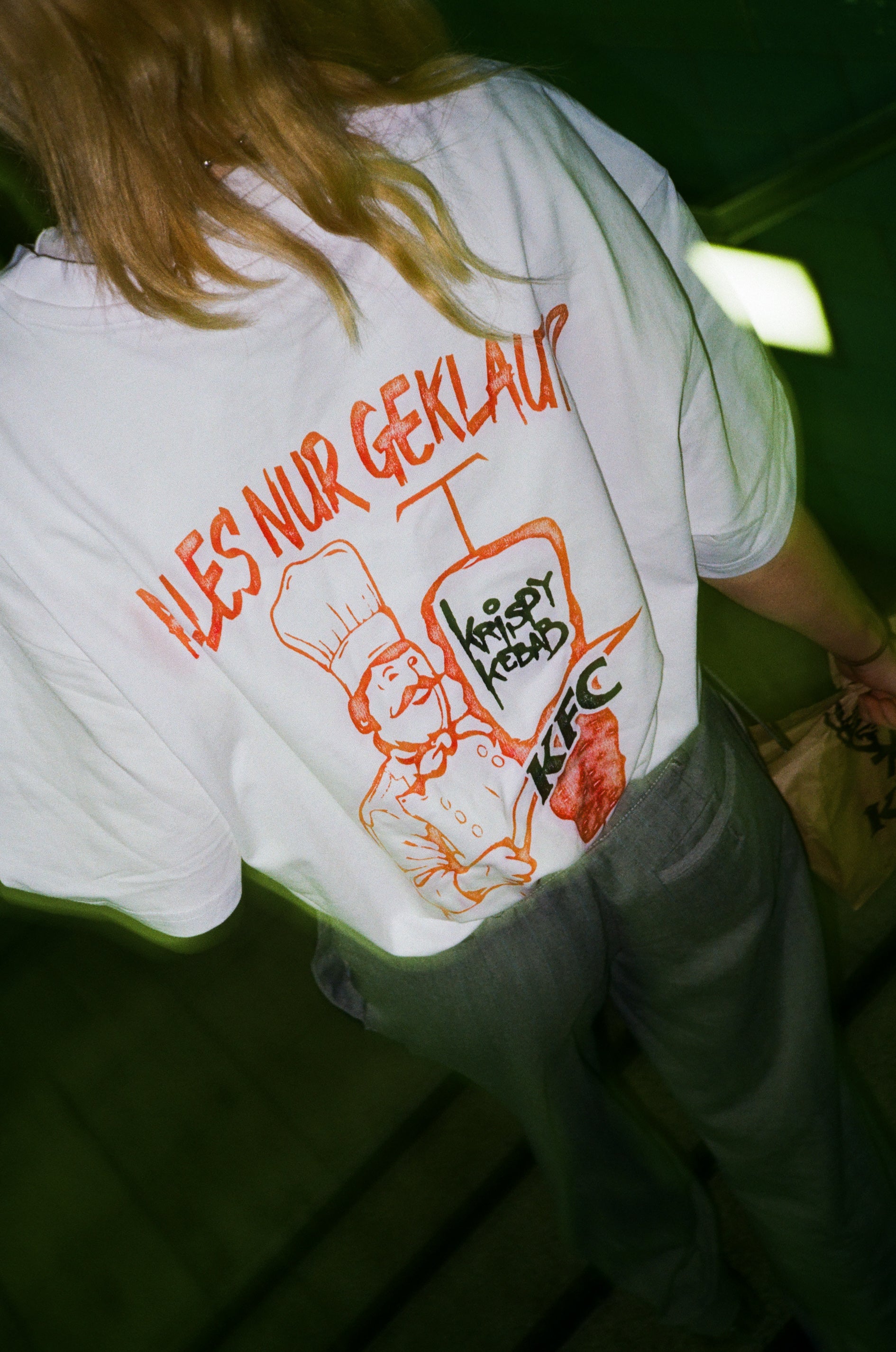 "KRISPY KEBAB X KFC" Oversized Shirt – White