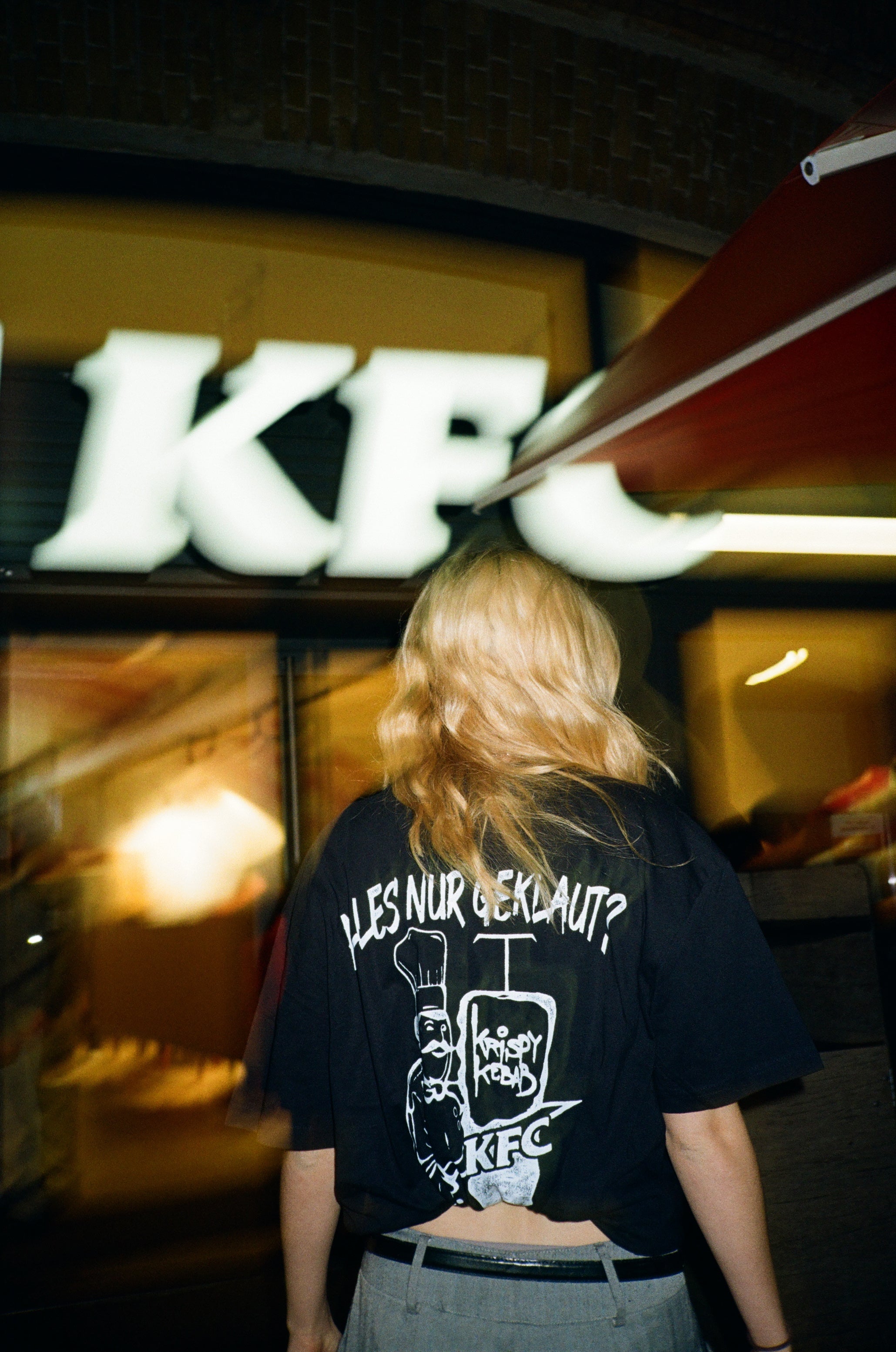 "KRISPY KEBAB X KFC" Oversized Shirt – Black