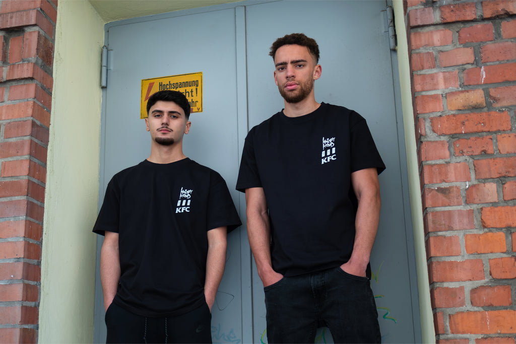 "KRISPY KEBAB X KFC" Oversized Shirt – Black