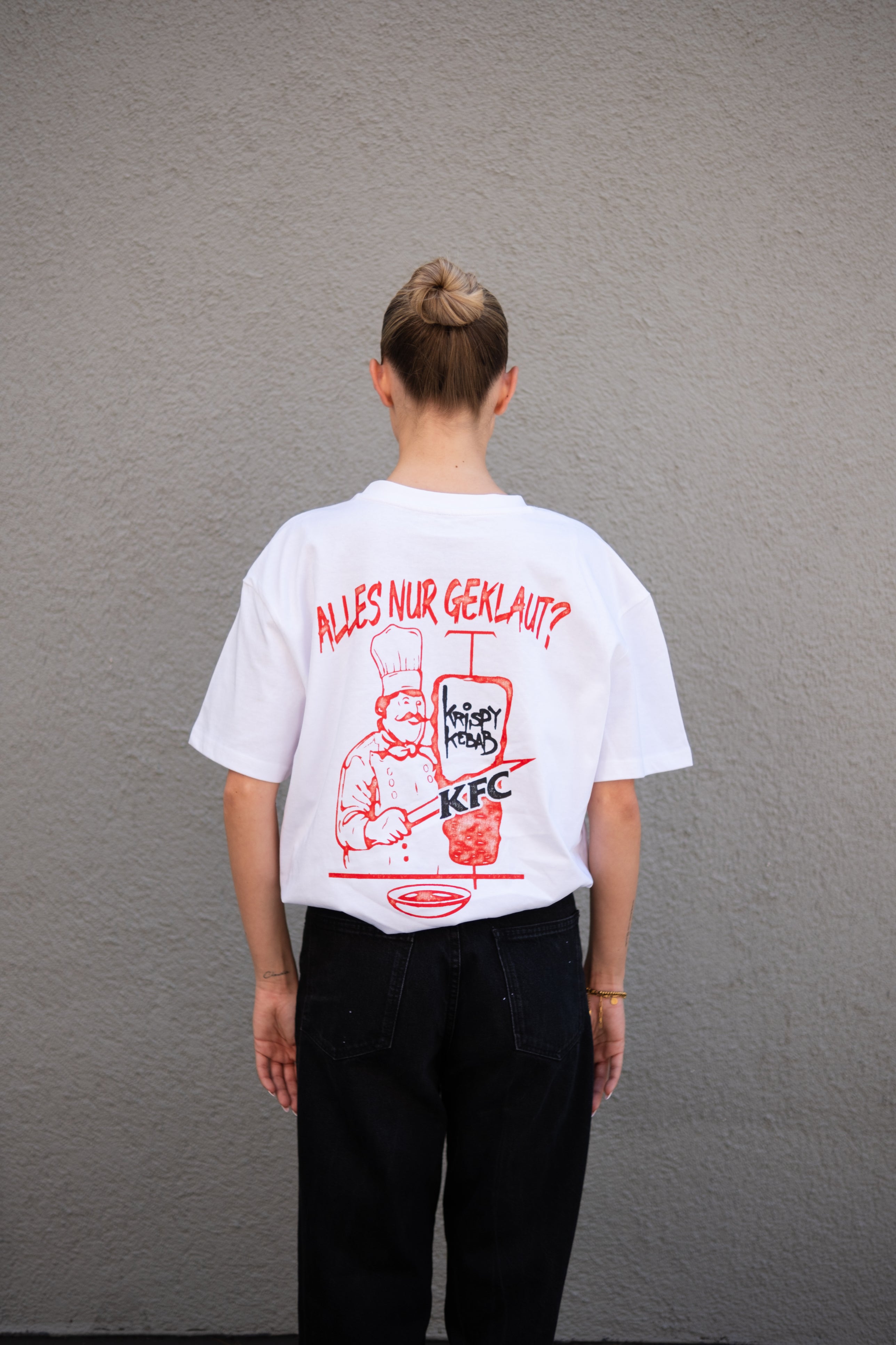 "KRISPY KEBAB X KFC" Oversized Shirt – White