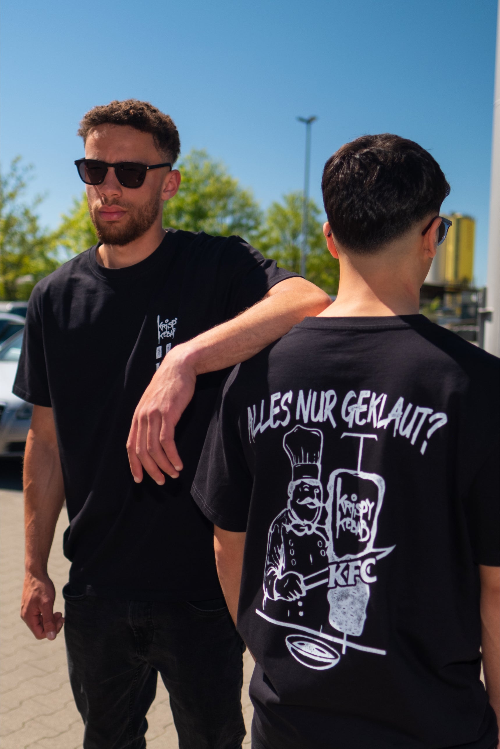 "KRISPY KEBAB X KFC" Oversized Shirt – Black