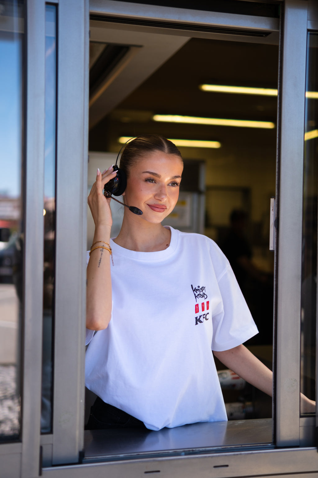 "KRISPY KEBAB X KFC" Oversized Shirt – White